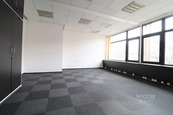 Pronájem kanceláře 33,45 m2 ulice Sokolovská, cena 5666 CZK / objekt / měsíc, nabízí 