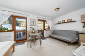 Z obýváku přímo na sjezdovku! Stylový apartmán 1+kk s balkonem a parkováním - Prkenný Důl, cena 3836800 CZK / objekt, nabízí 