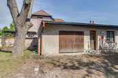 Pronájem garáží s pozemkem 450 m2, ul. Dobšická, Praha - Horní Počernice., cena 20000 CZK / objekt, nabízí 