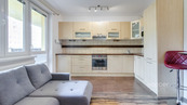 Pronájem bytu 2+kk/B, 45 m2 + balkon 7 m2, ulice V Honech, Klecany. , cena 16500 CZK / objekt / měsíc, nabízí 