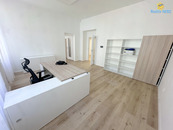 Pronájem kancelářských reprezentativních prostor Londýnská Praha 2 Vinohrady, cena 49000 CZK / objekt / měsíc, nabízí Reality Nebe