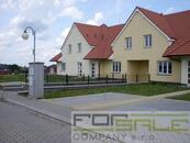 Prodej řadového domu s pozemkem 2 536m2, Osnice, cena cena v RK, nabízí FOR SALE COMPANY s.r.o.
