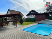 Prodej exkluzivního domu s bazénem a udržovanou zahradou, cena 9800000 CZK / objekt, nabízí Robert Pikl - REHYPEX