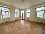 Pronájem rekonstruovaných kancelářských prostor, 182 m2 - Wlachův dům, třída Míru, Pardubice