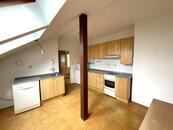 Pronájem podkrovního bytu 2+1 v centru Tábora, cena 10500 CZK / objekt / měsíc, nabízí Atlas Tábor s.r.o.