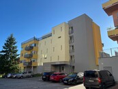 Pronájem bytu 2+kk, balkón, garážové stání se skladem, 4.NP, ul. Vrchlického, Jihlava., cena 14500 CZK / objekt / měsíc, nabízí