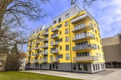 Pronájem moderní novostavby 2+kk, 4.NP, s balkonem a garážovým stáním - Jihlava, ul. Vrchlického, cena 17000 CZK / objekt / měsíc, nabízí 