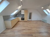 Pronájem bytu 1+kk, 42 m2, 3.NP, parkovací místo, zahrada, ul. Brtnická, Jihlava., cena 12000 CZK / objekt / měsíc, nabízí 
