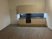 Pronájem bytu 1+kk, 37 m2, s privátní zahradou na ul. Divadelní v Jihlavě., cena 12000 CZK / objekt / měsíc, nabízí 