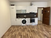 Pronájem bytu 1+kk (30 m2) se zahrádkou (52 m2) a parkovacím místem v Jihlavě na ul. U Dlouhé stěny., cena 12000 CZK / objekt / měsíc, nabízí 