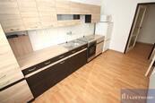Pronájem bytu 2+1 na ul. Budovatelská, Ostrava - Poruba, cena 12500 CZK / objekt / měsíc, nabízí Listrum real s.r.o. - člen DRUŽSTVA REALITNÍCH KANCELÁŘÍ ČR