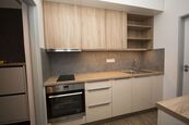 Pronájem krásného bytu 2+1, 48,6m2, sklep 9m2, U Jezerky, Praha 4, po rekonstrukci, cena 17000 CZK / objekt / měsíc, nabízí