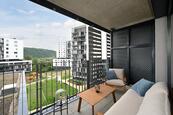 Pronájem 1+kk 33m2 + lodžia 7,5m2, zcela nový, Rezidence Zahálka, okna k řece, parkování, sklep, cena 21000 CZK / objekt / měsíc, nabízí Mgr. Jan Vodenka