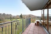 Prostorný byt k pronájmu 4+kk (140m), 2x balkon,2x koupelna, garáž, sklep, Praha 8 - Nad Rokoskou, cena 39000 CZK / objekt / měsíc, nabízí
