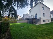 Pronájem třípodlažní moderní vily, zahrada, terasa, sklep, Praha Hostivař, cena 65000 CZK / objekt / měsíc, nabízí 