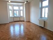 Dlouhodobý pronájem kancelářských prostor, 135m2, Štěrboholská, cena 35000 CZK / objekt / měsíc, nabízí 