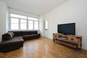 Prostorný 4+kk 96m2 s balkonem v blízkosti stanice metra I. P. Pavlova, Praha 2, výtah, cena 30000 CZK / objekt / měsíc, nabízí Mgr. Jan Vodenka