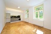 Romantika první republiky. Rekonstrukce 1+kk 30m2 sklep zahrada, Anděl metro 7min pěšky, cena 17000 CZK / objekt / měsíc, nabízí 
