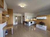 Pronájem světlé garsoniery 32m2, Prorektorská, Praha 10, zařízená, balkon 4m2, parkovací stání, cena 17500 CZK / objekt / měsíc, nabízí 
