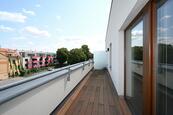 Pronájem moderního 2+kk 56 m2 + terasa 12 m2, výtah garáž sklep, cena 24000 CZK / objekt / měsíc, nabízí 