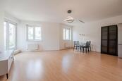 Krásný byt 2+kk, 55 m2, s parkováním, u Hostivařského lesoparku, cena 22500 CZK / objekt / měsíc, nabízí 