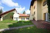 Pronájem vila Praha Chodov 454 m2, zahrada 413 m2, terasa bazén sauna garáž , cena 80000 CZK / objekt / měsíc, nabízí Mgr. Jan Vodenka