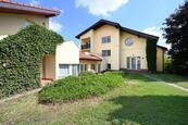 Pronájem vila Praha Chodov 454 m2, zahrada 413 m2, terasa bazén sauna garáž , cena 80000 CZK / objekt / měsíc, nabízí 