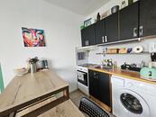 Pronájem krásného bytu s výhledem na Prahu, 1+kk, Praha 4, cena 13500 CZK / objekt / měsíc, nabízí Mgr. Jan Vodenka