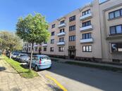 Pronájem prostorného bytu 3+1 s balkonem a garáží v Hradci Králové, cena 18000 CZK / objekt / měsíc, nabízí 