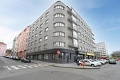 Pronájem NEZAŘÍZENÉHO standardního bytu 1+1 hned u stanice metra Palmovka, 42 m2, výtah, 10 m2 sklep, cena 17000 CZK / objekt / měsíc, nabízí Mgr. Jan Vodenka