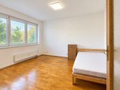 Zařízený byt 1+kk, v novostavbě, s parkingem, Kobylisy, cena 15900 CZK / objekt / měsíc, nabízí Mgr. Jan Vodenka