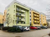 Pronájem pěkného bytu 2+kk ve Stromovce v Hradci Králové, cena 16000 CZK / objekt / měsíc, nabízí LORD - realitní kancelář spol. s r.o.