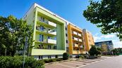 Pronájem zděného bytu 2+kk s terasou a předzahrádkou v Hradci Králové, ul. Ve Stromovce., cena 16000 CZK / objekt / měsíc, nabízí 