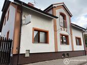 Rodinný dům s bytovými a nebytovými jednotkami, cena 25600000 CZK / objekt, nabízí Bohemia servis, spol. s r.o.