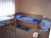 Ubytování pro studenta v rodinném penzionu v Hradci Králové -Kuklenách, cena 6000 CZK / objekt / měsíc, nabízí EVROPA realitní kancelář