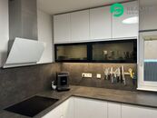 Prodej RD Rajhrad, 5+1, bazén, klimatizace, cena 14500000 CZK / objekt, nabízí 