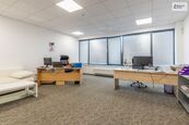 Pronájem kancelářských prostor (2x kancelář) celkem 70 m2, 2x parkovací stání, cena 28000 CZK / objekt / měsíc, nabízí 