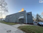 Pronájem komerční budovy (obchodní, skladovací a kancelářské prostory), 714 m2 na pozemku 892 m2, cena 250000 CZK / objekt / měsíc, nabízí