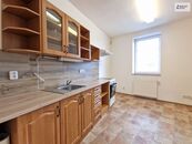Pronájem 2+1, 65 m2, cihla, 2. patro, parkování, cena 14000 CZK / objekt / měsíc, nabízí 
