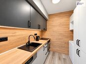 Pronájem bytu 2+kk, 43m2, cihla, 4. patro, cena 14500 CZK / objekt / měsíc, nabízí 