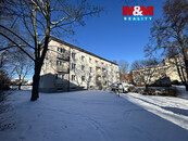 Pronájem bytu 2+1 s balkónem v Ústí n. L., ul. Bratří Čapků, cena 12500 CZK / objekt / měsíc, nabízí 