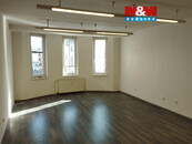 Pronájem kanceláře, 35 m2, Český Těšín, ul. Hlavní třída, cena 4800 CZK / objekt / měsíc, nabízí M&M reality holding a.s.