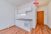 Prodej bytu 1+kk, 20 m2, Karlovy Vary, ul. Svatoššká, cena 1970140 CZK / objekt, nabízí 
