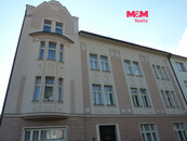 Pronájem bytu 2+1, 80 m2, Náchod, Husovo náměstí, cena 16000 CZK / objekt / měsíc, nabízí 
