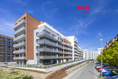 Pronájem bytu 1+kk 32 m2 + předzahrádka 26 m2 - Harfa living, cena 24500 CZK / objekt / měsíc, nabízí 