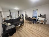 Pronájem krásného bytu 1+kk s předzahrádkou v Pelhřimově, cena 11000 CZK / objekt / měsíc, nabízí 