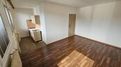Pronájem pěkného opraveného bytu v os. vl. 3+KK / 29 m2 / v Příbrami IV, Nádražní 357, cena 9500 CZK / objekt / měsíc, nabízí 