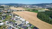 Stavební pozemek 714 m2 ve velmi žádané lokalitě Králův Dvůr - Křižatky , cena 7000000 CZK / objekt, nabízí ARKA reality