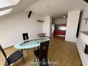 Pronájem bytu 3kk s krbem na Vídeňské třídě ve Znojmě, cena 13500 CZK / objekt / měsíc, nabízí 