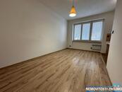 Pronájem cihlového bytu 1+kk, s parkovacím stáním, ul. Čermákova, Znojmo, cena 7500 CZK / objekt / měsíc, nabízí 